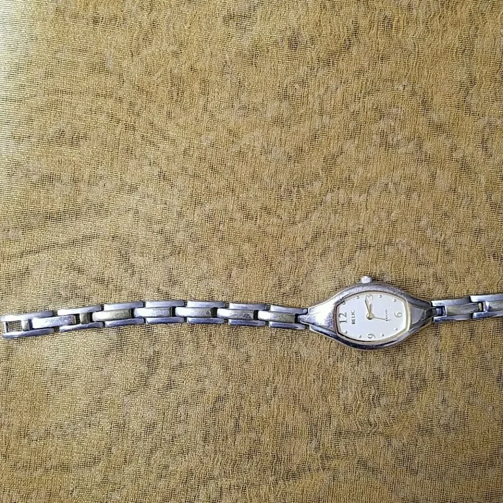 RELIC FOLIO BRACELET WATCH - Picture 8 of 12